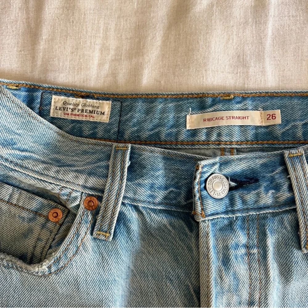 Levis Ribcage Straight Jeans - Picture 2 of 10
